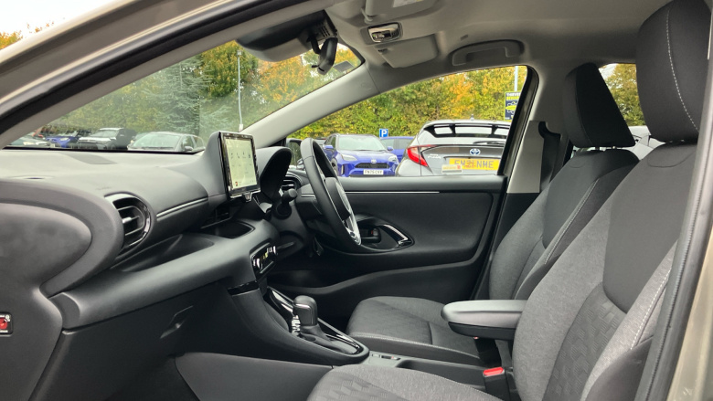 Toyota Yaris 1.5 Hybrid Design 5dr CVT Hybrid Hatchback